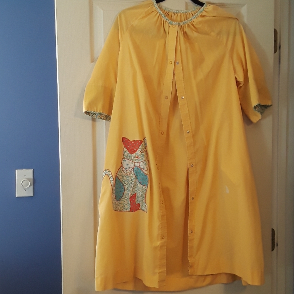 Vintage Kitchy Duster Housedress Yellow Calico Cat - image 2